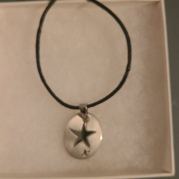 Stainless Steel Oval Shape Star Cut Out Pendant - Picture 5 of 8